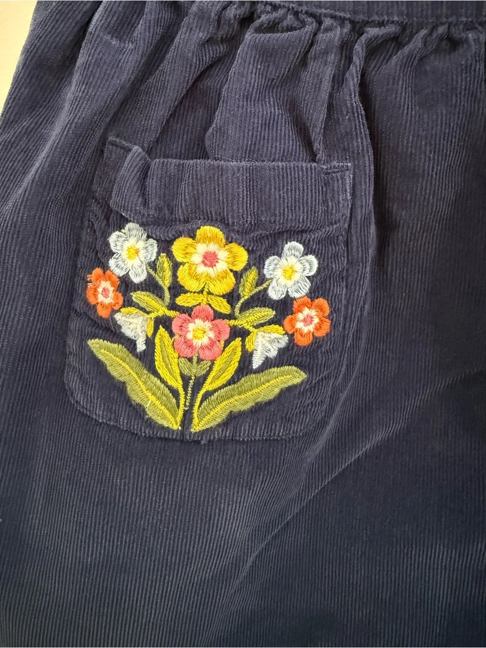 Mini Boden Girls Navy Corduroy Skirt w/ Embroidered Pockets Size 5/6 100% cotton - Picture 2 of 4